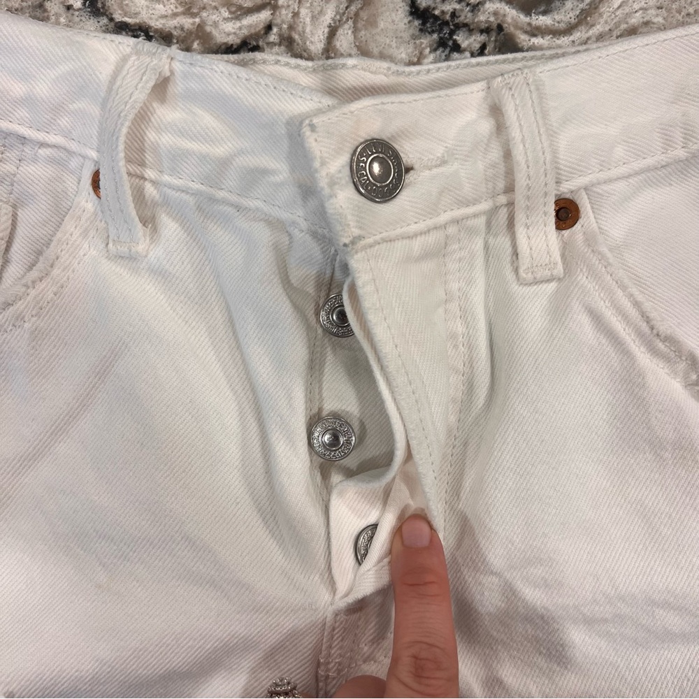Levi's White Distressed Jean Shorts‎ - Picture 5 of 6